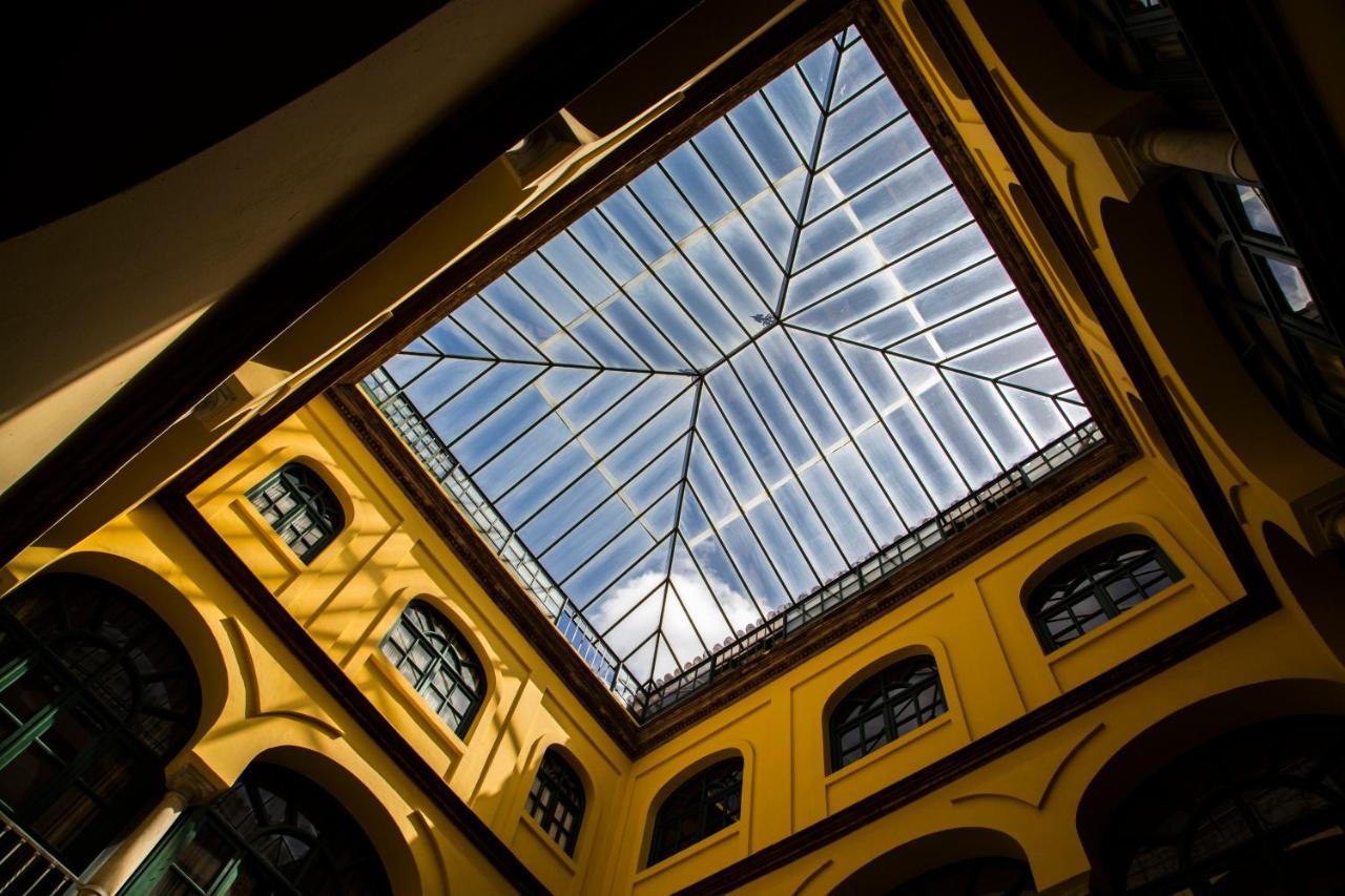 Alohamundi Conteros, Seville